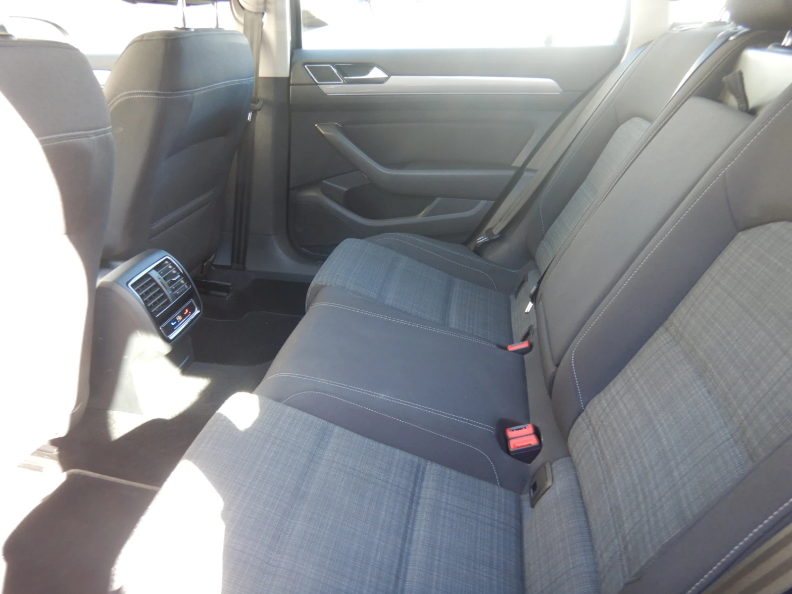 VW Passat Variant 2.0 TDI Business - изображение 9