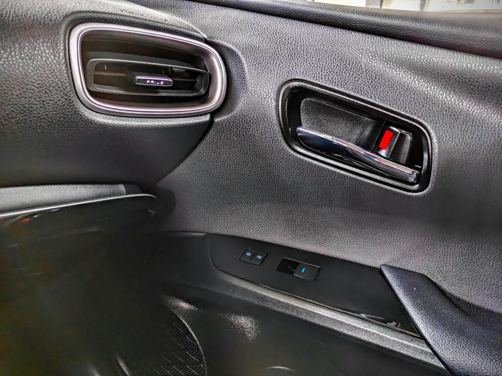 Toyota Prius Prime, снимка 11 - Автомобили и джипове - 53774087