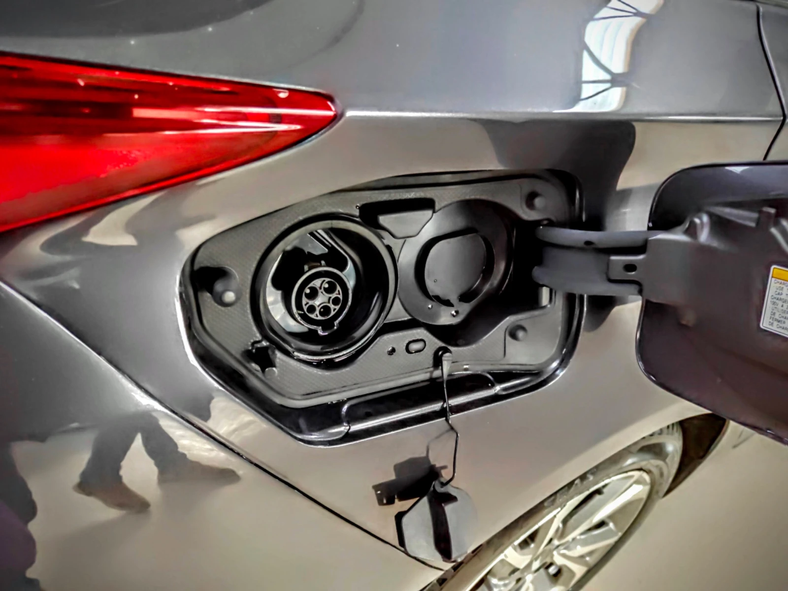 Toyota Prius Prime, снимка 13 - Автомобили и джипове - 53774087