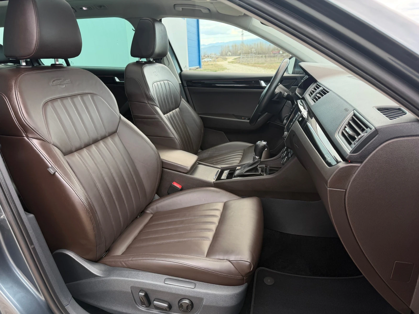 Skoda Superb 2.0 TDI 190кс 4х4 Laurin&Klement/ Панорама/ Full, снимка 13 - Автомобили и джипове - 53990272