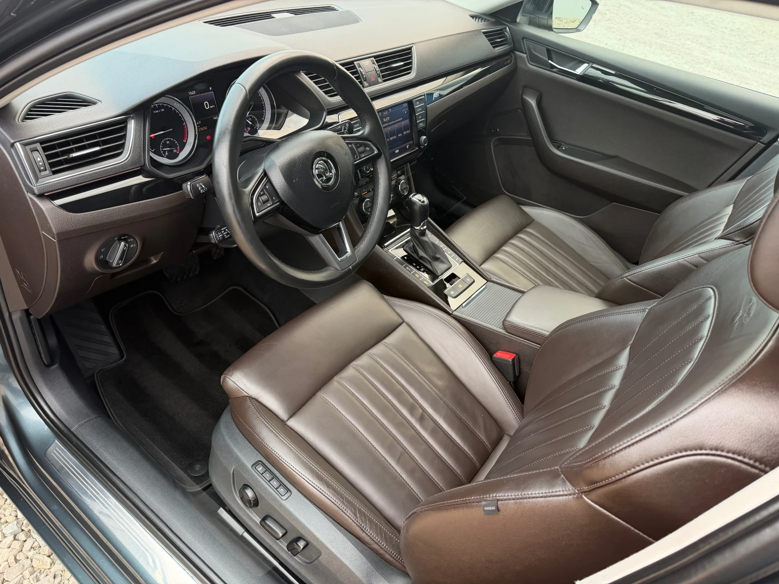 Skoda Superb 2.0 TDI 190кс 4х4 Laurin&Klement/ Панорама/ Full, снимка 10 - Автомобили и джипове - 53990272