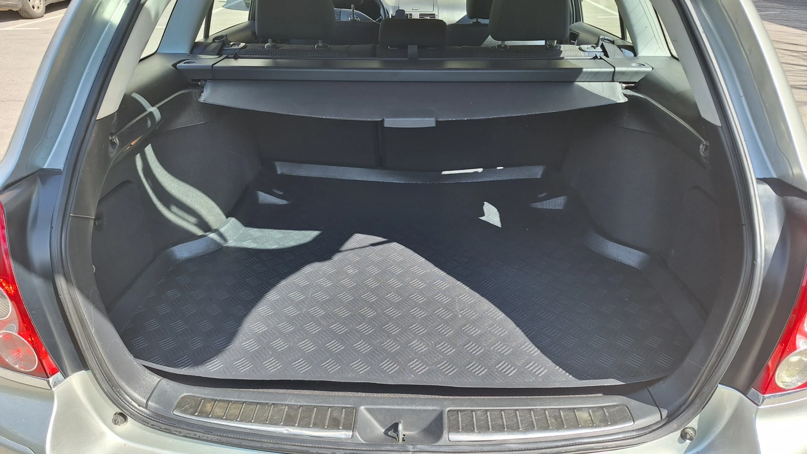 Toyota Avensis 2.0 VVT-i (Facelift), снимка 13 - Автомобили и джипове - 54127261