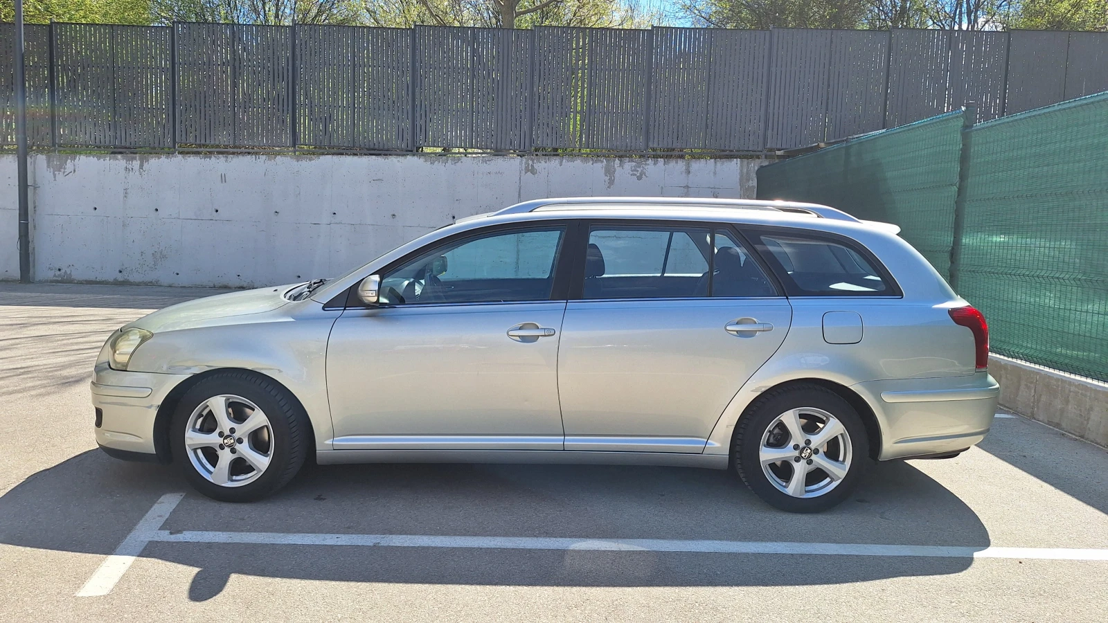Toyota Avensis 2.0 VVT-i (Facelift), снимка 4 - Автомобили и джипове - 54127261