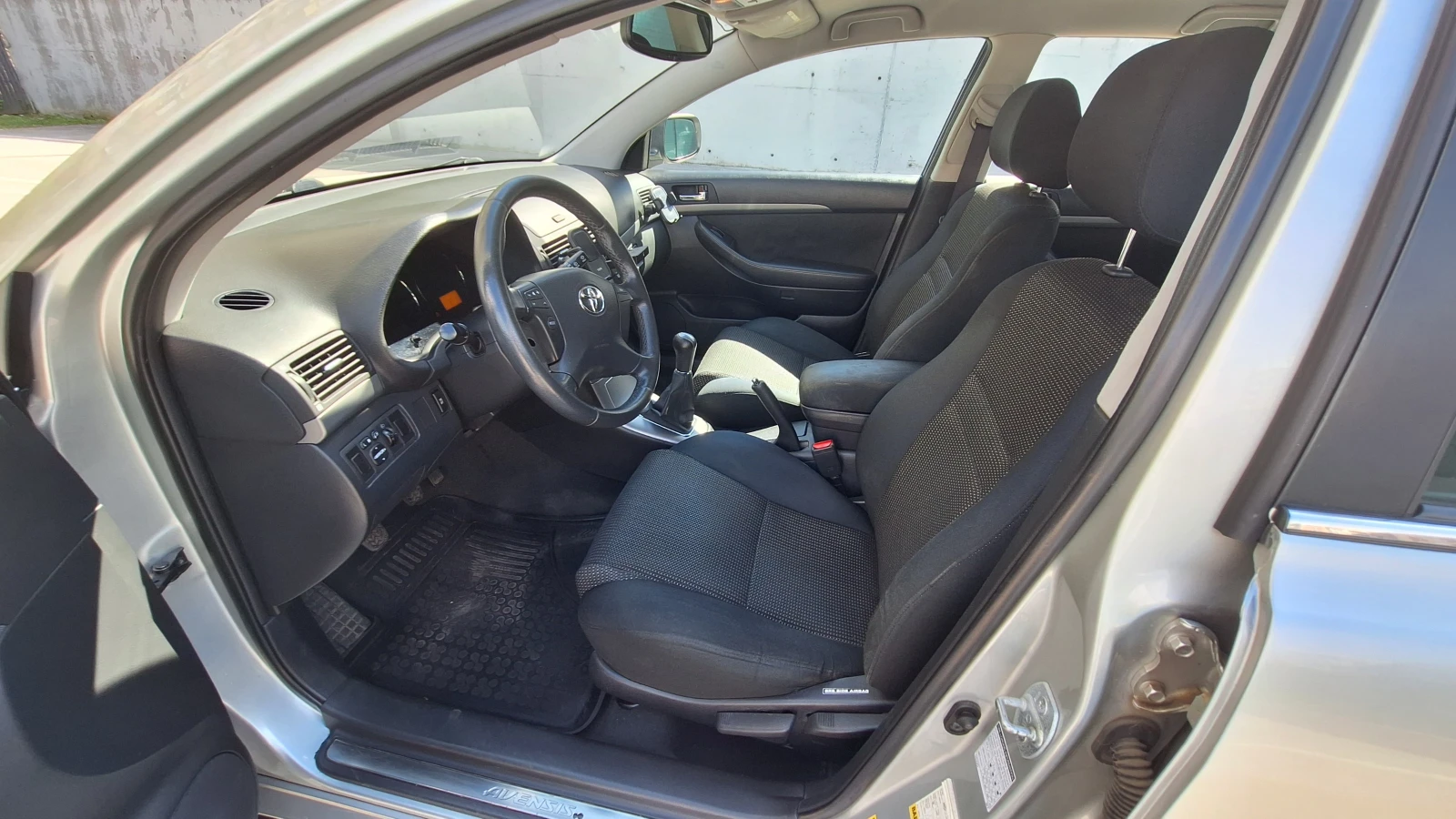 Toyota Avensis 2.0 VVT-i (Facelift), снимка 11 - Автомобили и джипове - 54127261