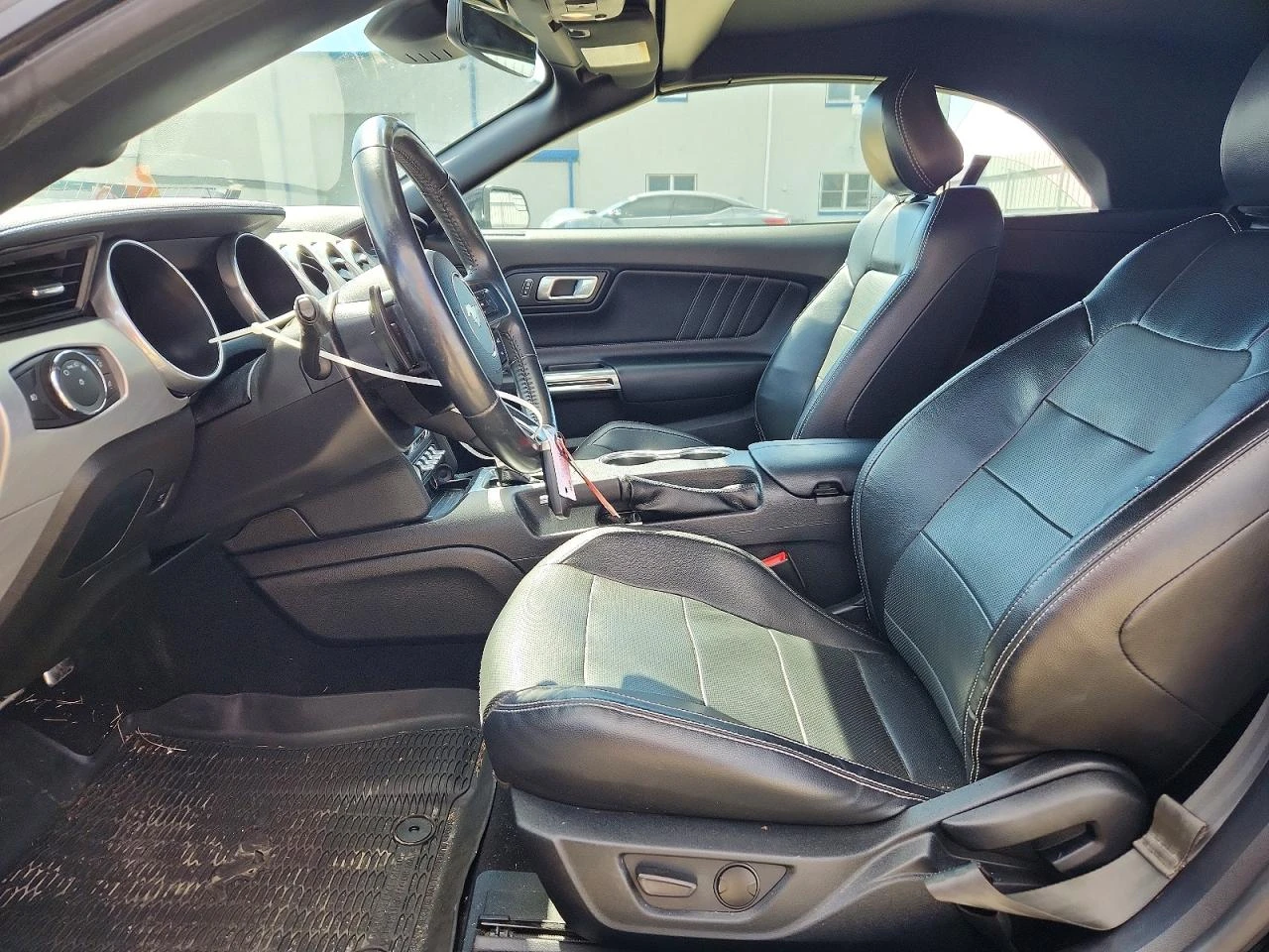 Ford Mustang 2.3l EcoBoost Convertible, снимка 7 - Автомобили и джипове - 54389974