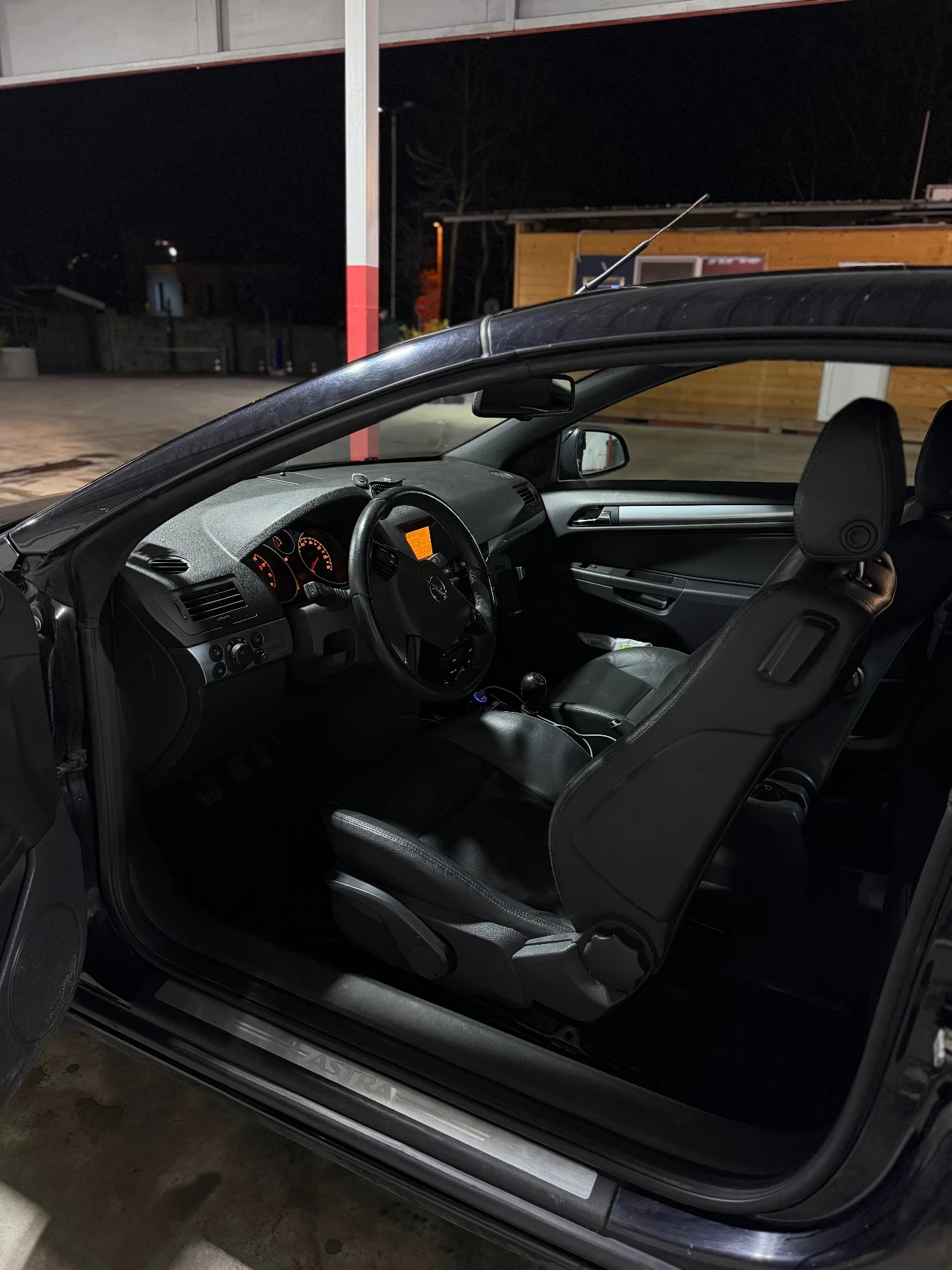 Opel Astra TwinTop 1.8 Ръчка Кабрио ГАЗ ПОДГРЕВ KEYLESS, снимка 11 - Автомобили и джипове - 54457607