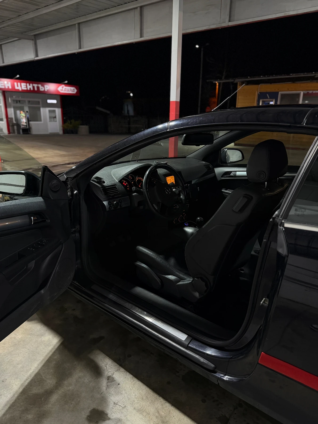 Opel Astra TwinTop 1.8 Ръчка Кабрио ГАЗ ПОДГРЕВ KEYLESS, снимка 10 - Автомобили и джипове - 54457607