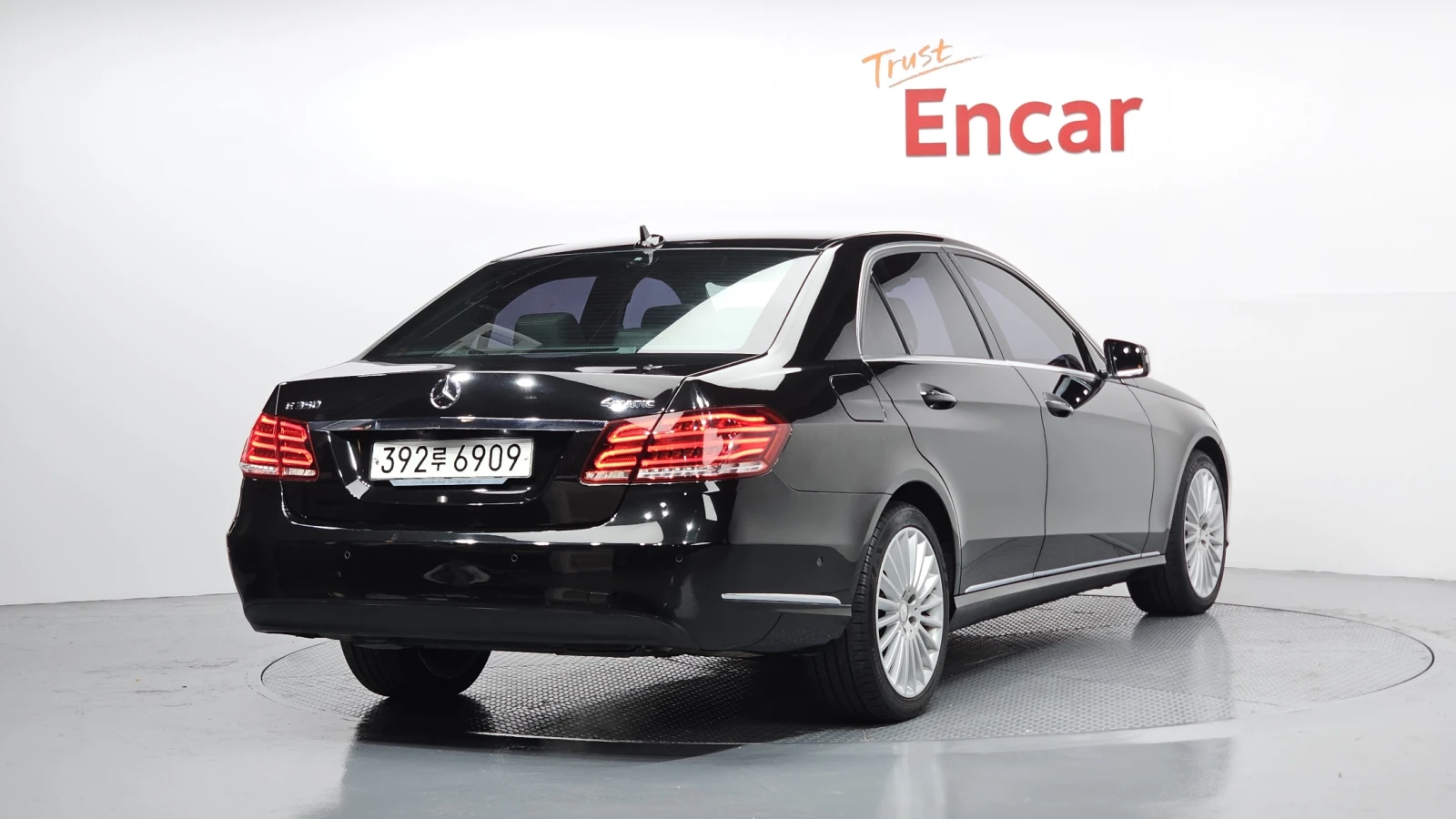 Mercedes-Benz E 350 4MATIC ELEGANCE| ПОДГРЕВ| КАМЕРА| KEYLESS| , снимка 3 - Автомобили и джипове - 54777411