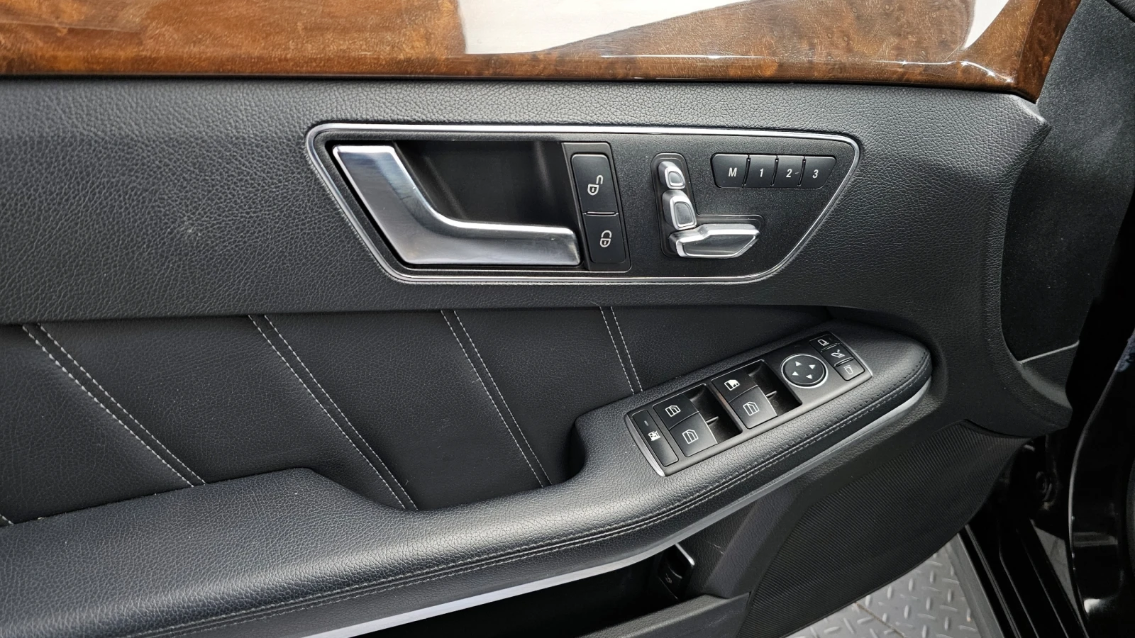 Mercedes-Benz E 350 4MATIC ELEGANCE| ПОДГРЕВ| КАМЕРА| KEYLESS| , снимка 11 - Автомобили и джипове - 54777411