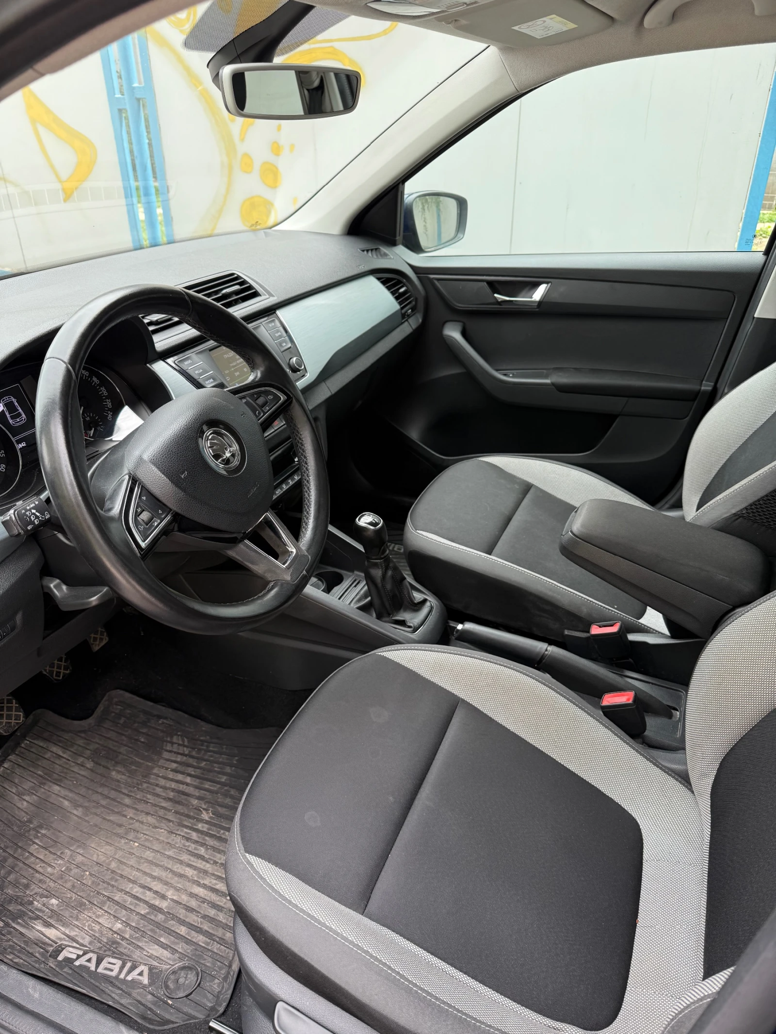 Skoda Fabia, снимка 5 - Автомобили и джипове - 55089859