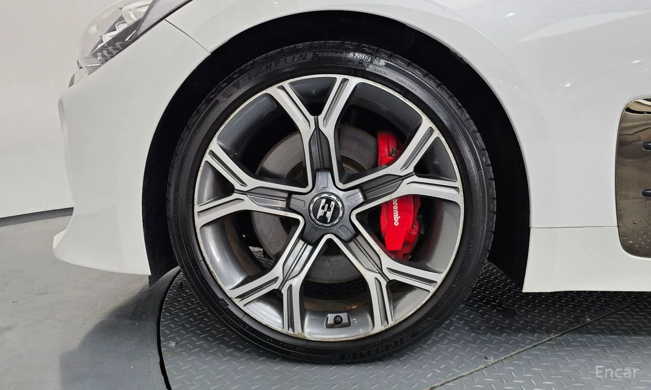 Kia Stinger 3.3* GT* TURBO* ОБДУХВАНЕ* ХЕДЪП* КАМЕРА* , снимка 5 - Автомобили и джипове - 55743029