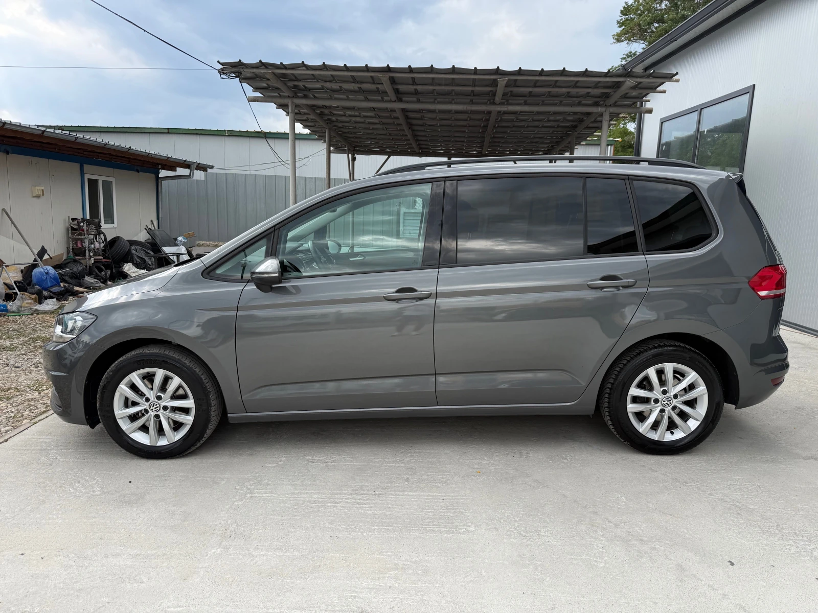 VW Touran DSG/7 места/EU6, снимка 4 - Автомобили и джипове - 55932072