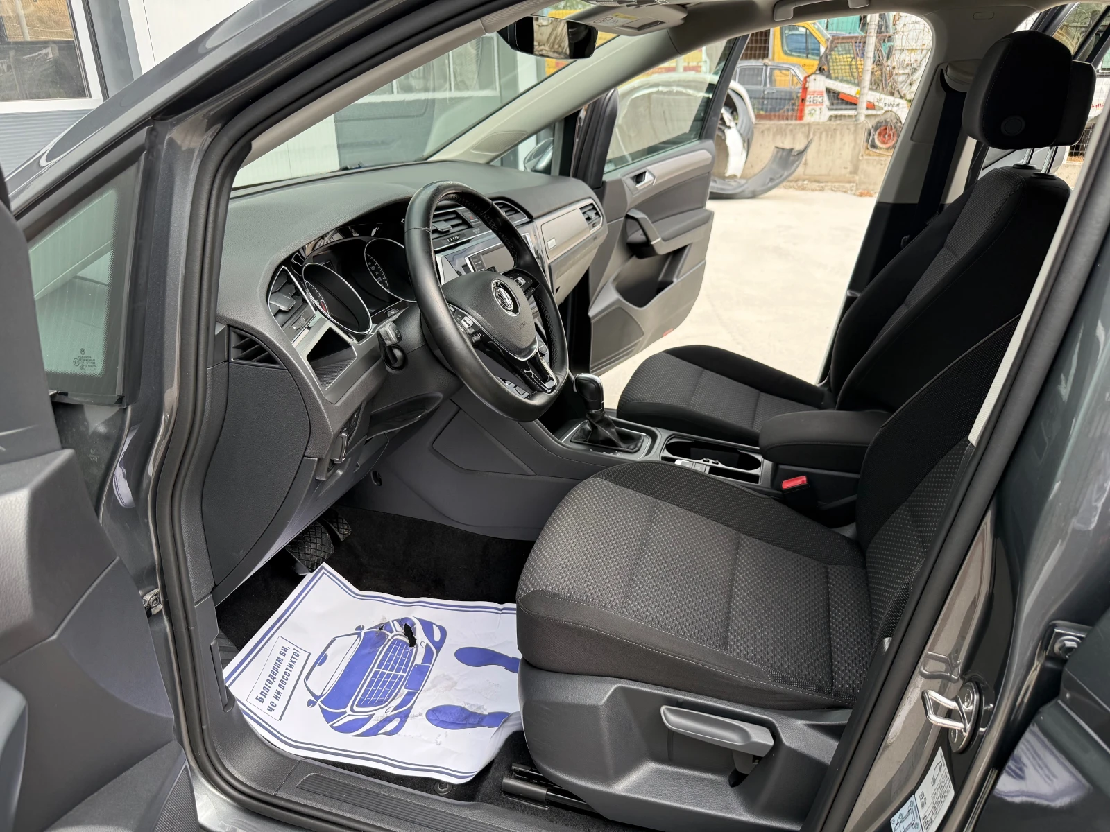 VW Touran DSG/7 места/EU6, снимка 9 - Автомобили и джипове - 55932072