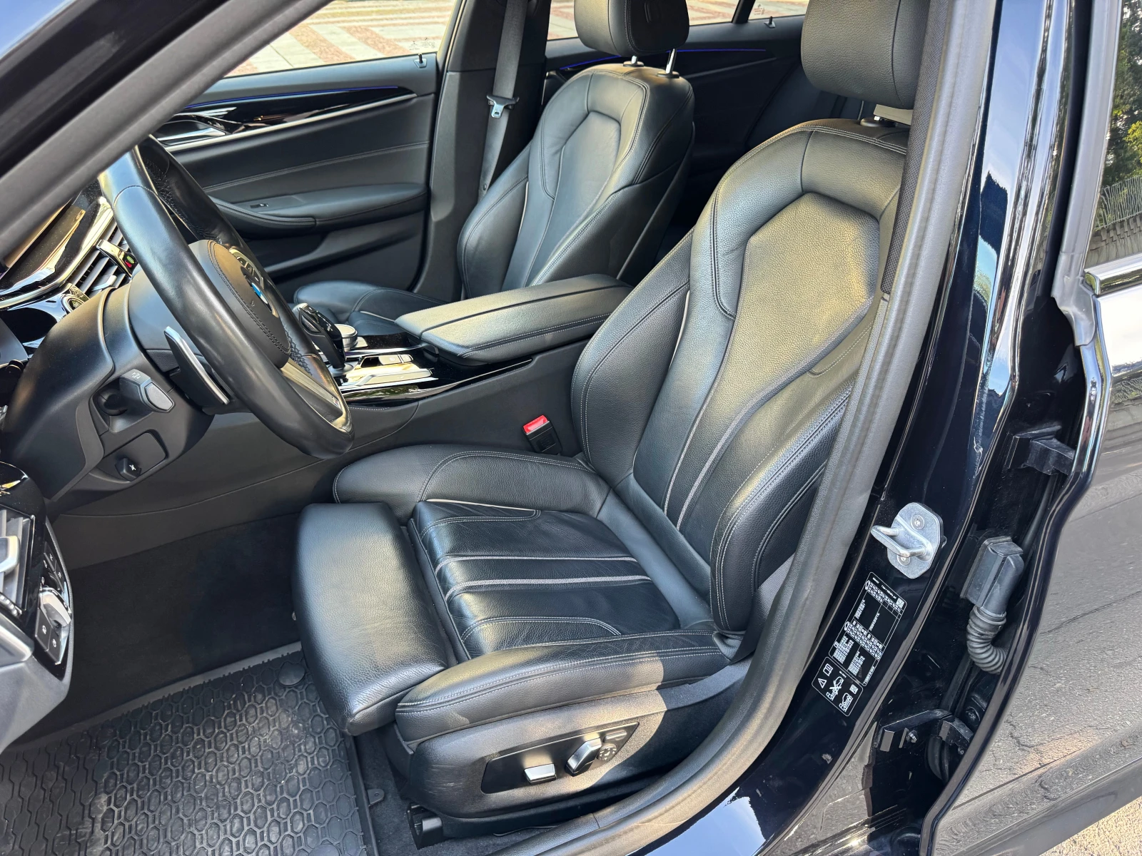 BMW 520 d xDrive M Sport Touring, снимка 11 - Автомобили и джипове - 56097614
