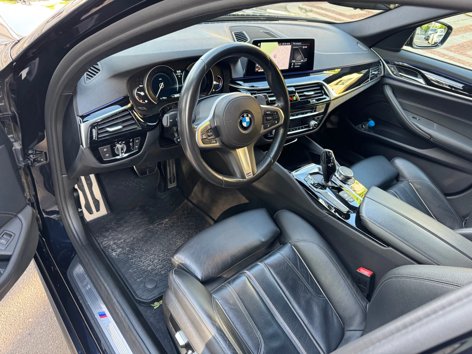 BMW 520 d xDrive M Sport Touring, снимка 9 - Автомобили и джипове - 56097614