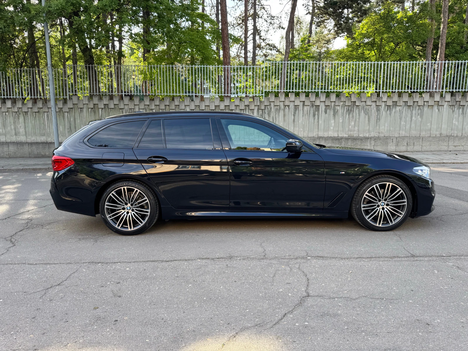 BMW 520 d xDrive M Sport Touring, снимка 8 - Автомобили и джипове - 56097614
