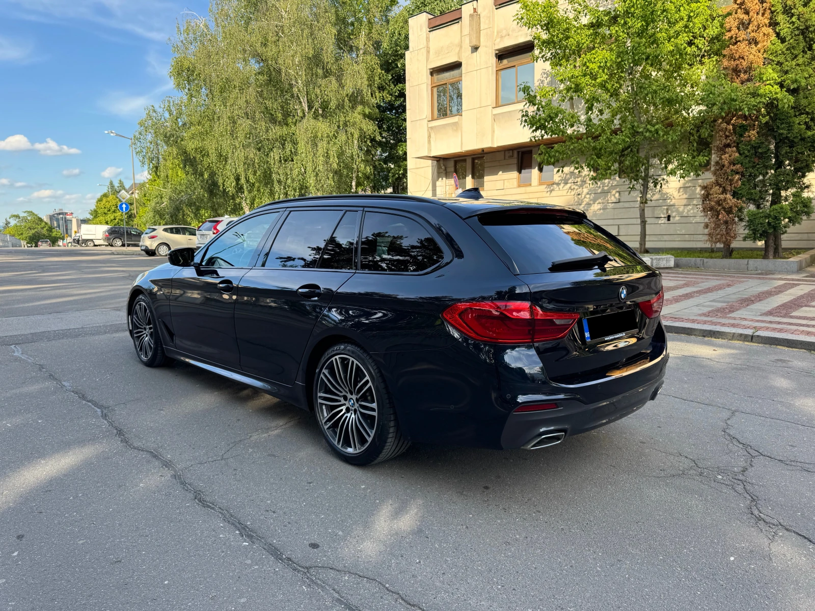 BMW 520 d xDrive M Sport Touring, снимка 5 - Автомобили и джипове - 56097614