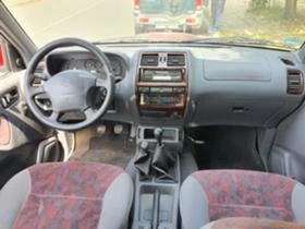 Nissan Terrano 2,4i, снимка 8