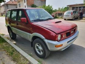 Nissan Terrano 2,4i, снимка 1