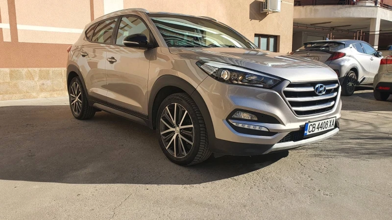 Hyundai Tucson 2.0 D, снимка 4 - Автомобили и джипове - 49103115