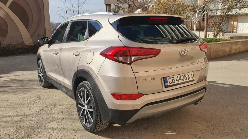 Hyundai Tucson 2.0 D, снимка 7 - Автомобили и джипове - 49103115