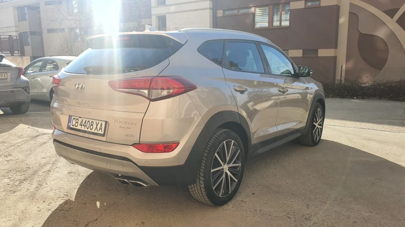 Hyundai Tucson 2.0 D, снимка 6 - Автомобили и джипове - 49103115