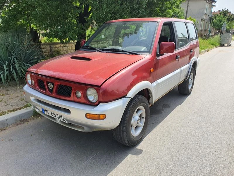 Nissan Terrano 2,4i, снимка 3 - Автомобили и джипове - 47066498