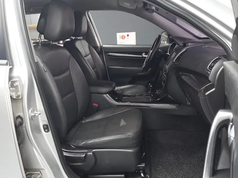 Kia Sorento 2.0 2WD, снимка 11 - Автомобили и джипове - 54264132