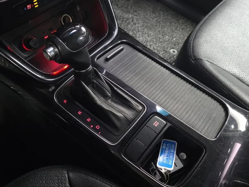 Kia Sorento 2.0 2WD, снимка 9 - Автомобили и джипове - 54264132