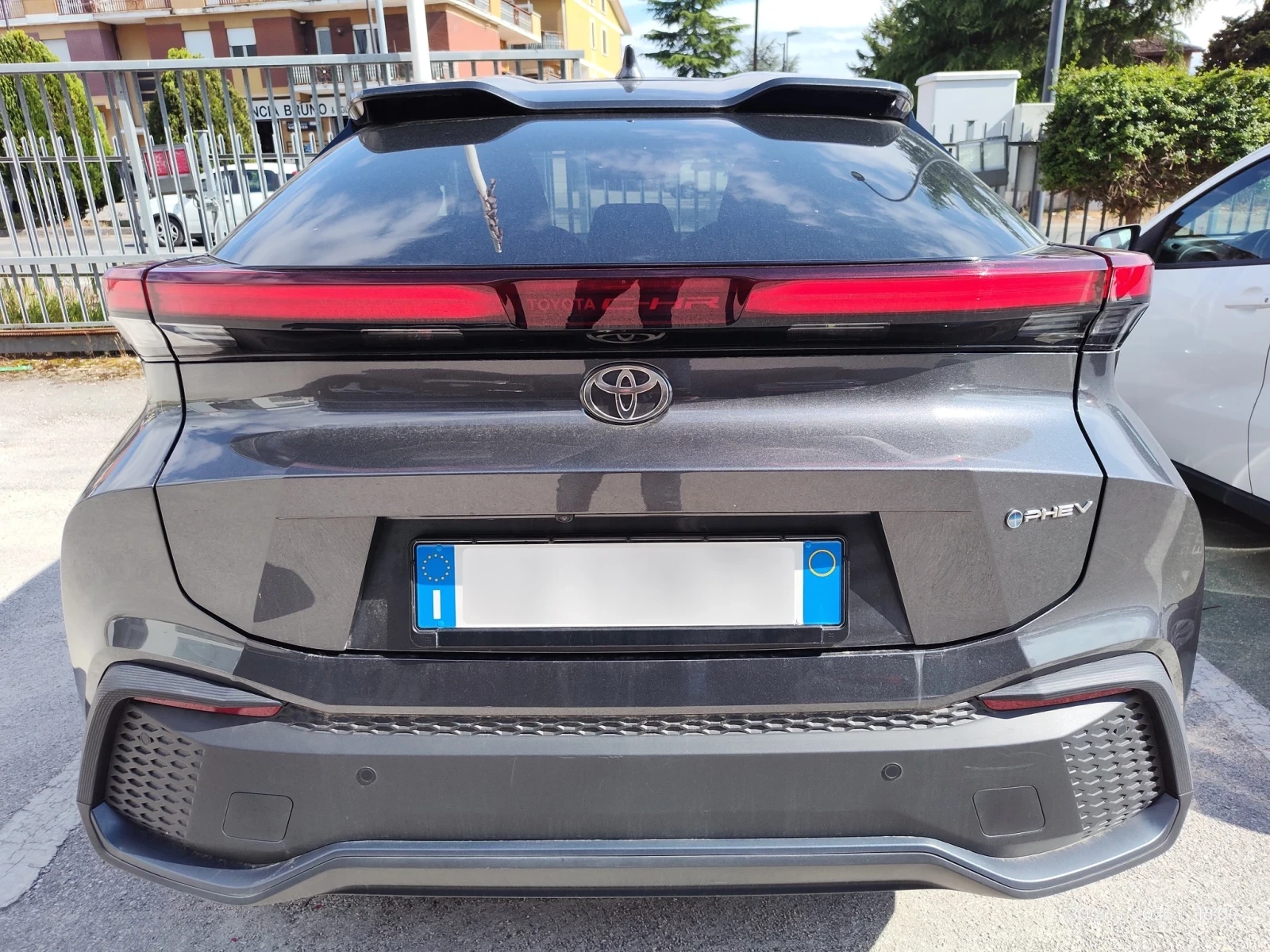 Toyota C-HR 2.0 PHEV, снимка 6 - Автомобили и джипове - 54382625