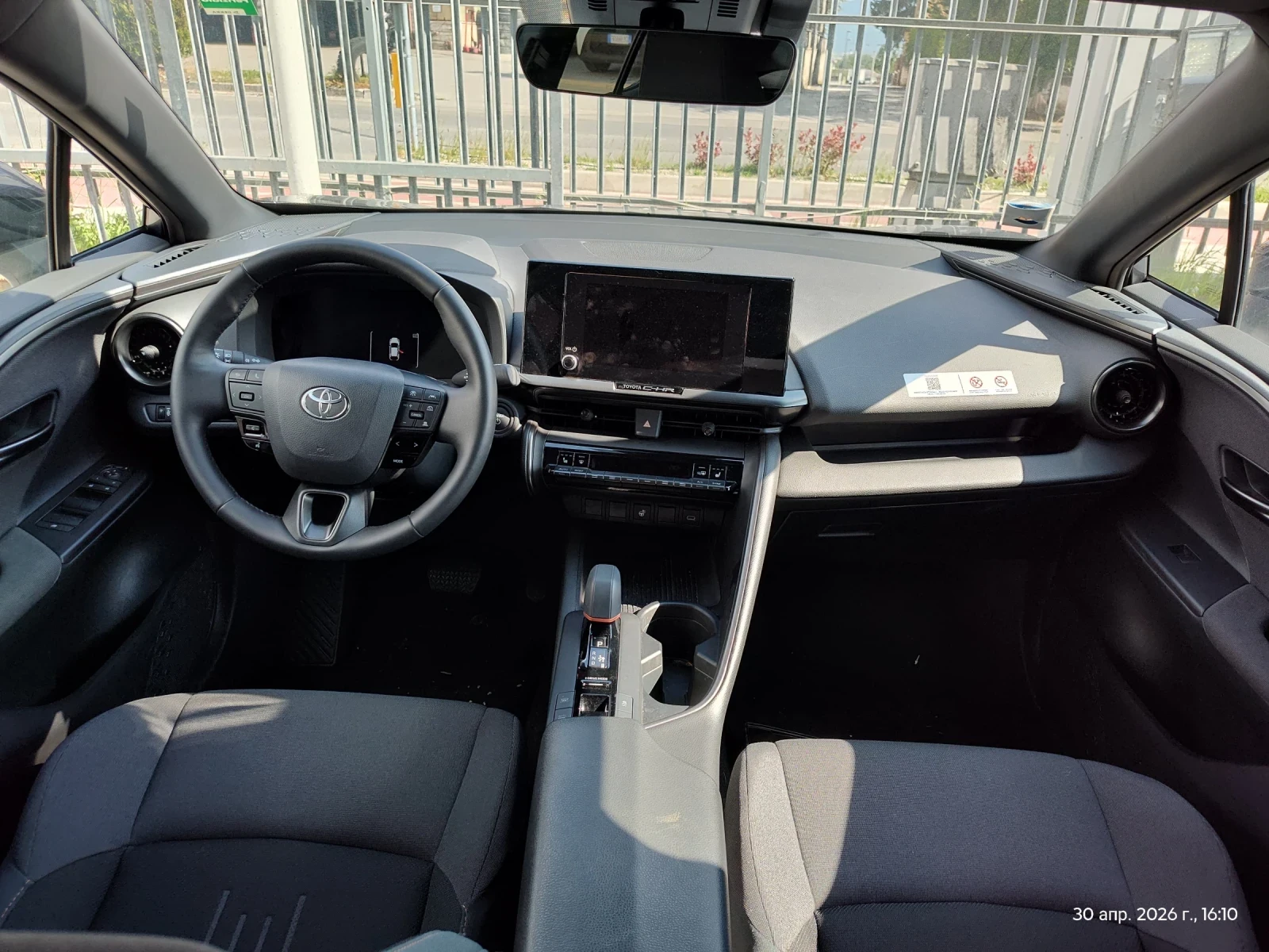 Toyota C-HR 2.0 PHEV, снимка 8 - Автомобили и джипове - 54382625