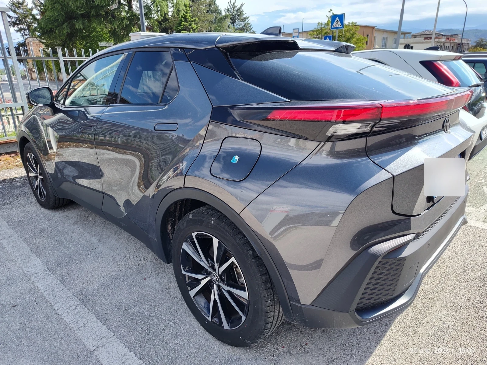 Toyota C-HR 2.0 PHEV, снимка 5 - Автомобили и джипове - 54382625