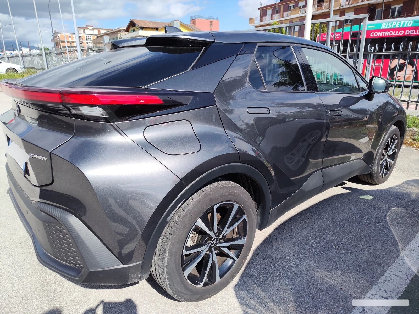 Toyota C-HR 2.0 PHEV, снимка 4 - Автомобили и джипове - 54382625