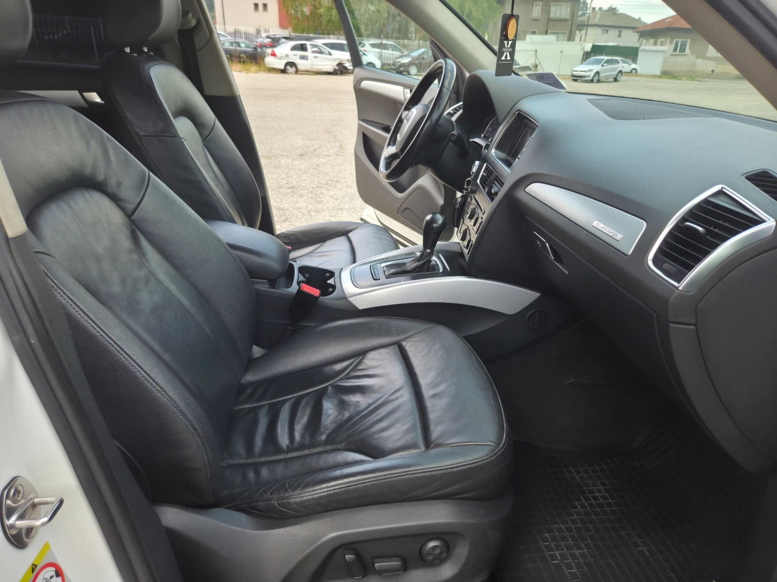 Audi Q5 3.0дизел 4х4 239 коня , снимка 13 - Автомобили и джипове - 55292399