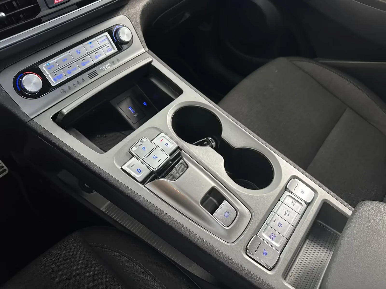 Hyundai Kona TREND* 64KW* SOH100%* ГАРАНЦИЯ, снимка 12 - Автомобили и джипове - 55930623