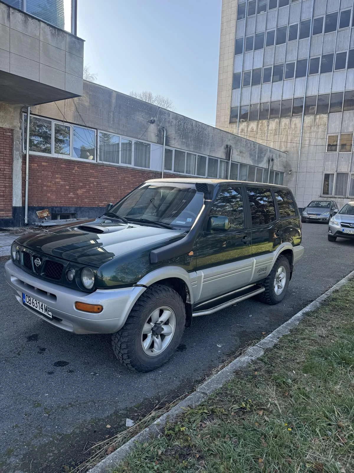 Nissan Terrano 2.7 , снимка 4 - Автомобили и джипове - 56391944