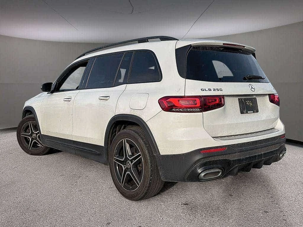 Mercedes-Benz GLB 250 4MATIC* DISTRONIC* 360КАМЕРИ* ПАНОРАМА* , снимка 4 - Автомобили и джипове - 56720046
