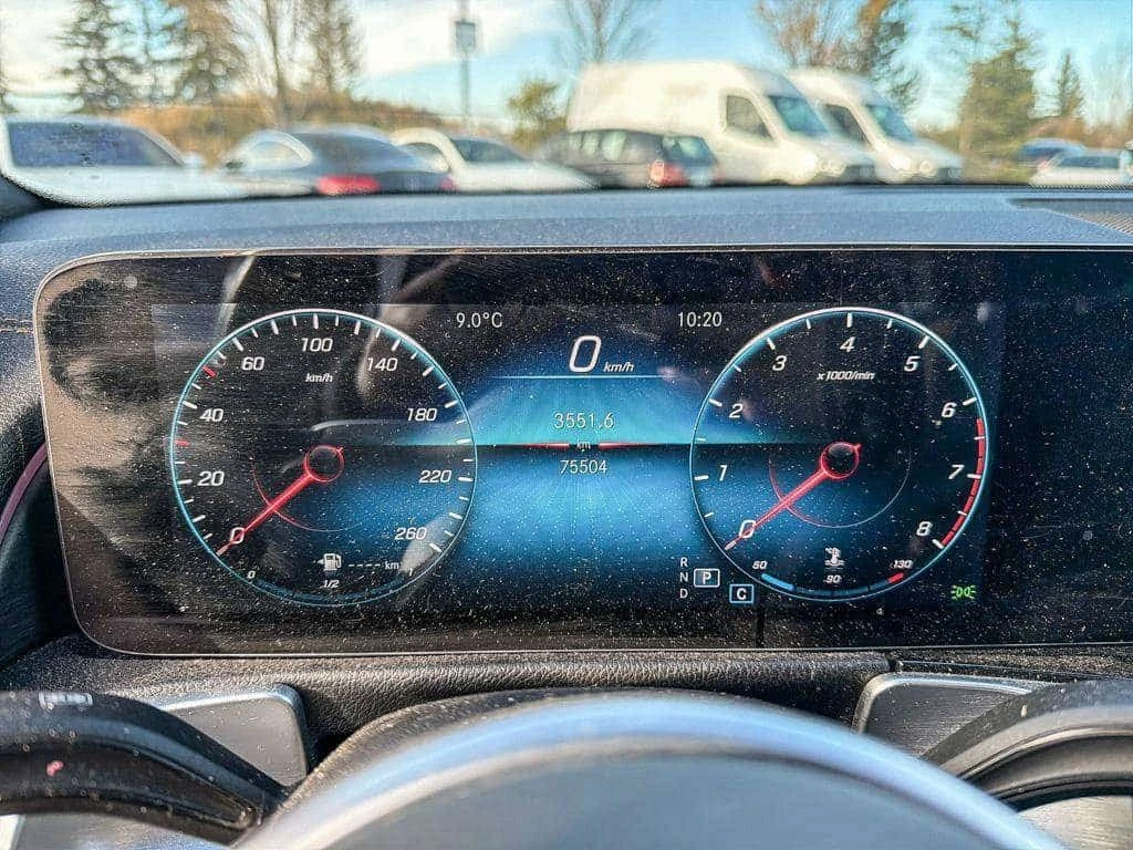 Mercedes-Benz GLB 250 4MATIC* DISTRONIC* 360КАМЕРИ* ПАНОРАМА* , снимка 11 - Автомобили и джипове - 56720046