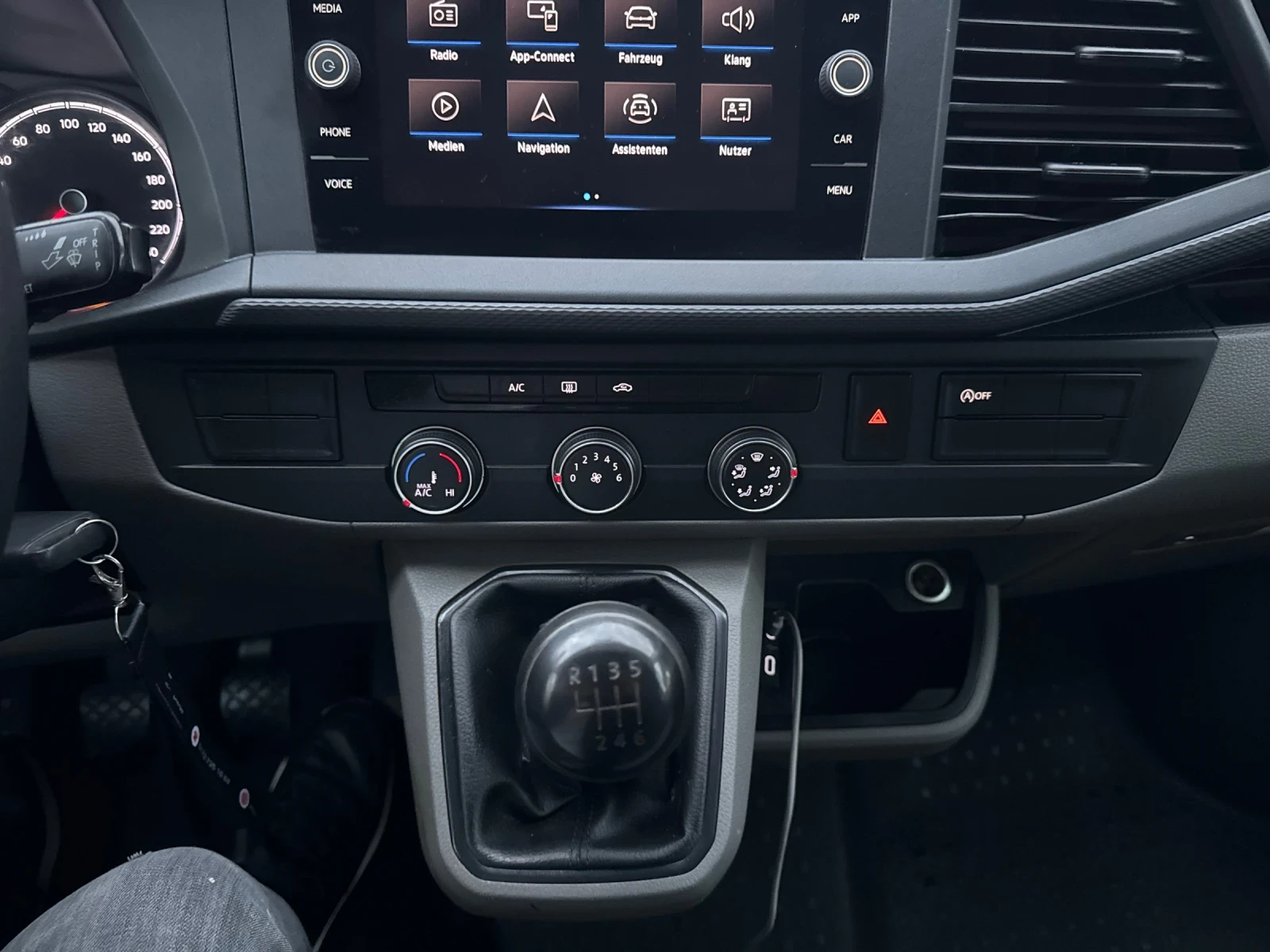 VW T6 .1 2.0TDI 150к.с 9местен-ДЪЛГА БАЗА, снимка 12 - Бусове и автобуси - 54346151