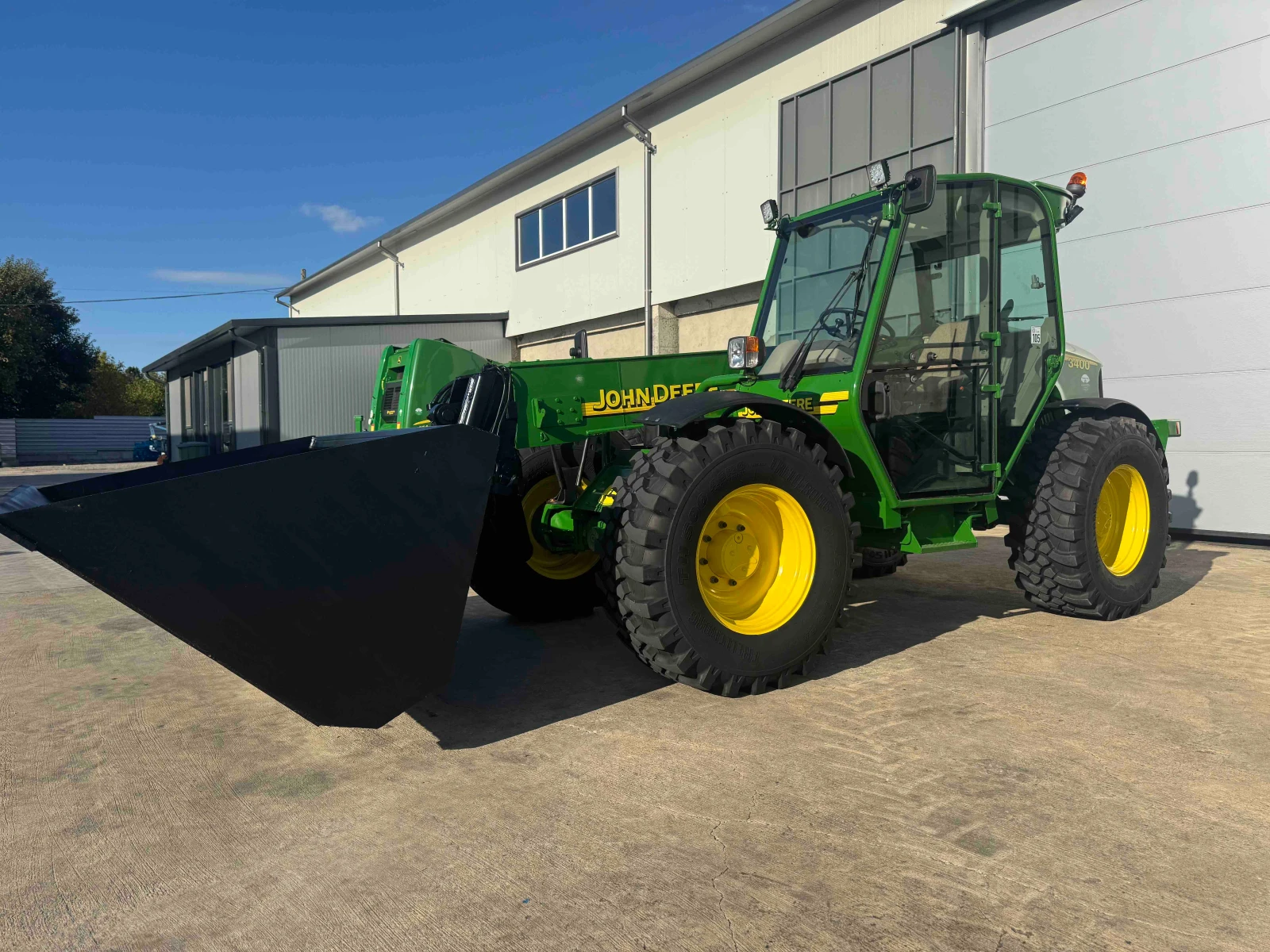 Трактор John Deere 3400 - изображение 2