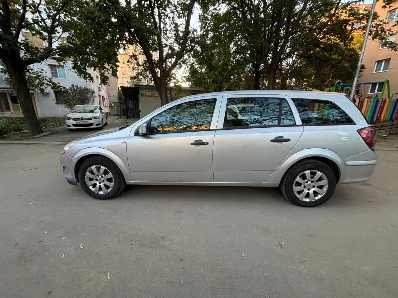 Opel Astra H, снимка 1 - Автомобили и джипове - 47683608