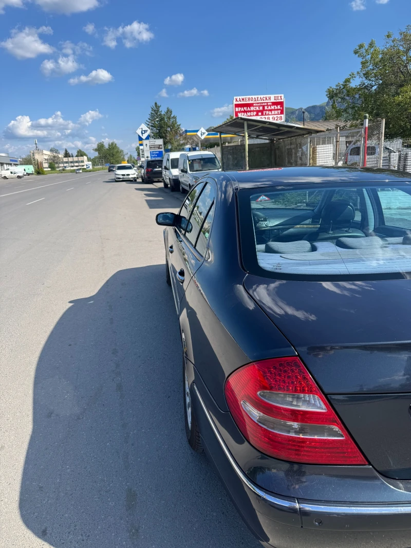 Mercedes-Benz E 200 КОМПРЕСОР, снимка 3 - Автомобили и джипове - 52645769