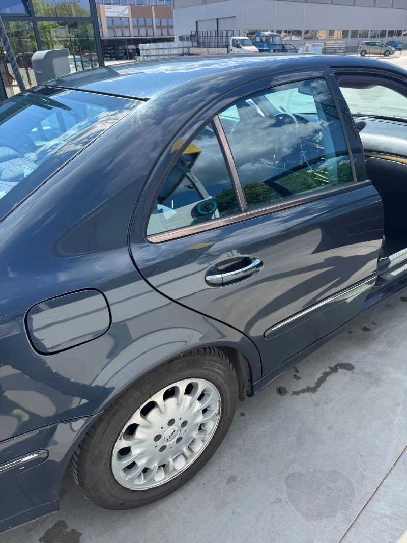 Mercedes-Benz E 200 КОМПРЕСОР, снимка 7 - Автомобили и джипове - 52645769