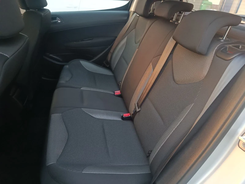 Peugeot 308 ПРОДАДЕНО, снимка 12 - Автомобили и джипове - 52281411