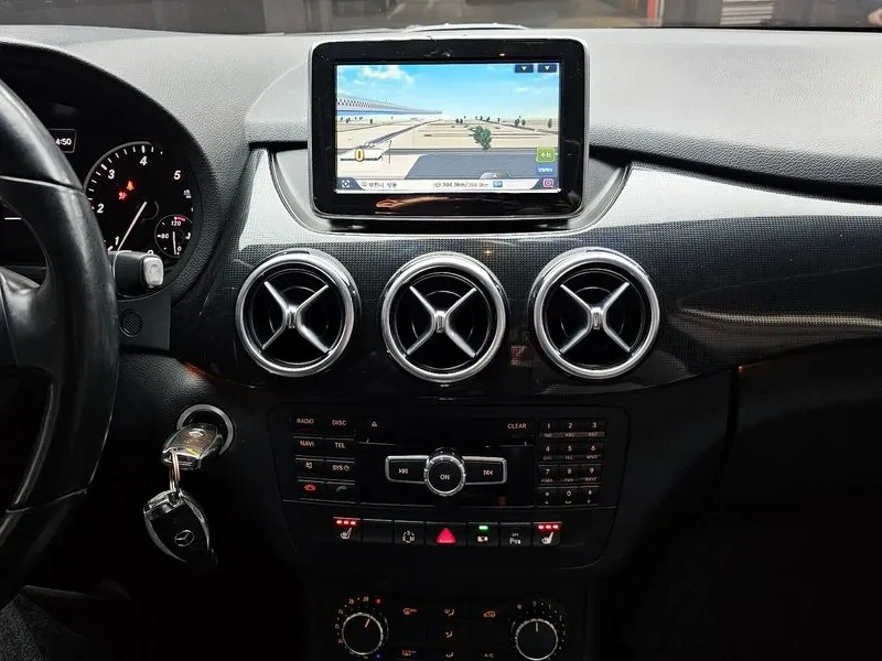 Mercedes-Benz B 200 2.0, снимка 14 - Автомобили и джипове - 54278321