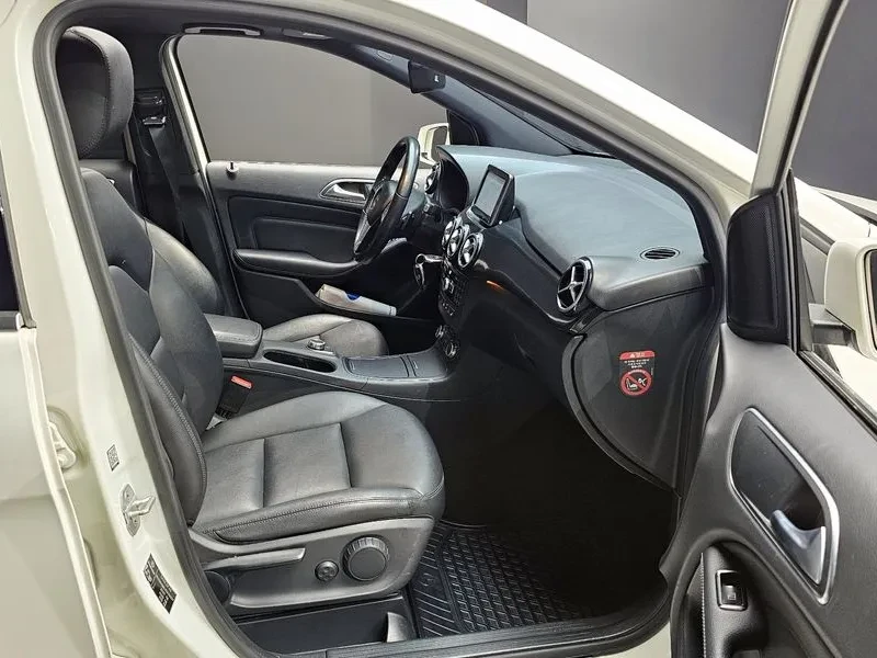 Mercedes-Benz B 200 2.0, снимка 11 - Автомобили и джипове - 54278321