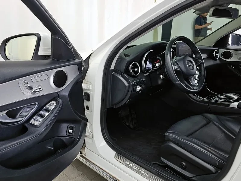 Mercedes-Benz C 200 Avantgarde, снимка 10 - Автомобили и джипове - 56020649