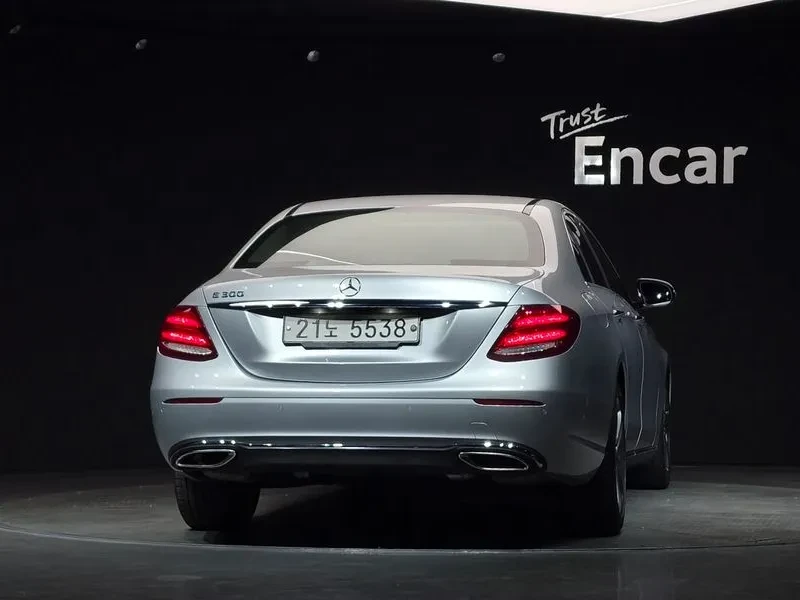 Mercedes-Benz E 300 САМО 30% АВАНС, снимка 4 - Автомобили и джипове - 56266606