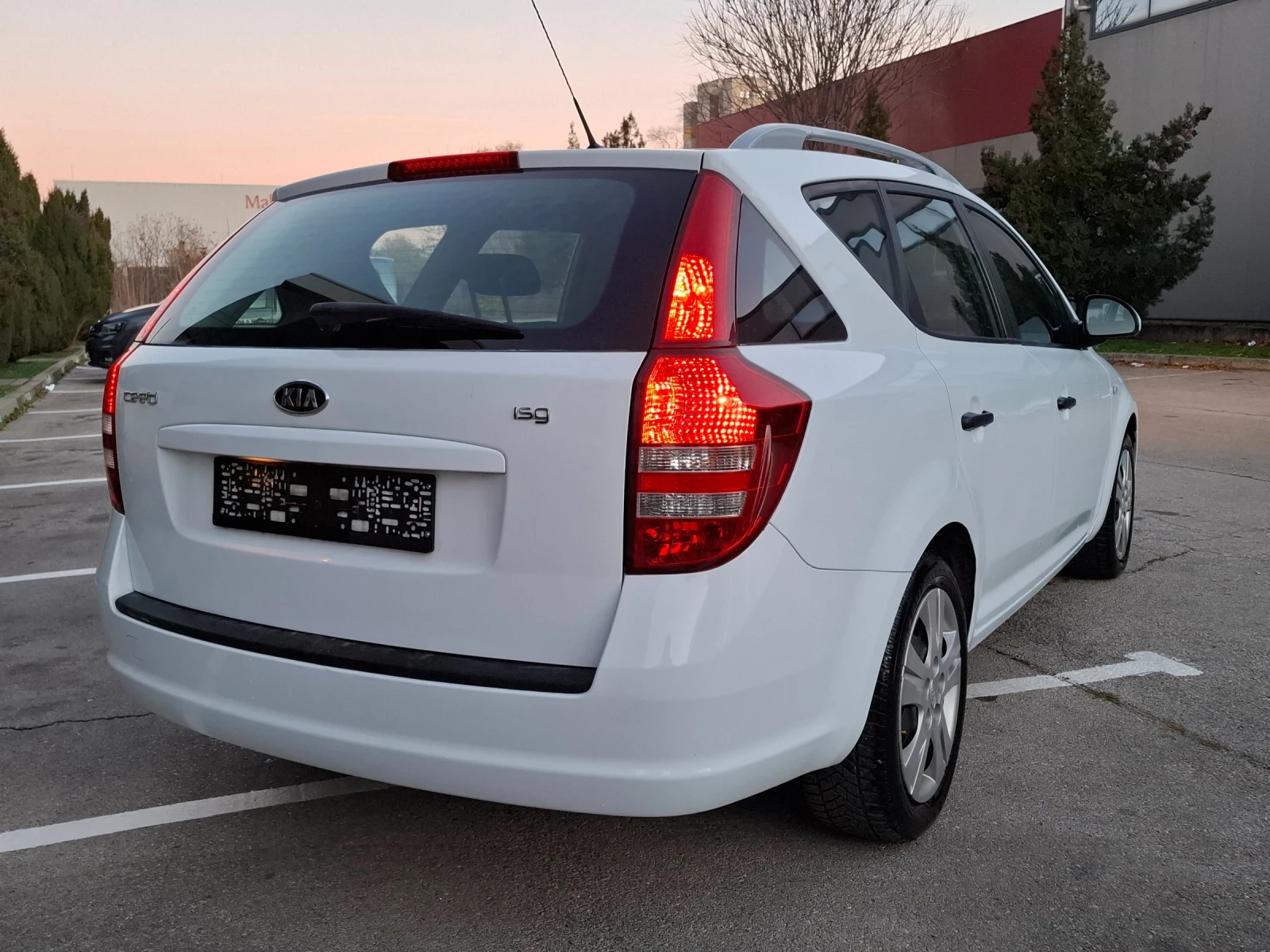 Kia Ceed 1.4i * КЛИМАТИК * EURO 4 *  - изображение 3