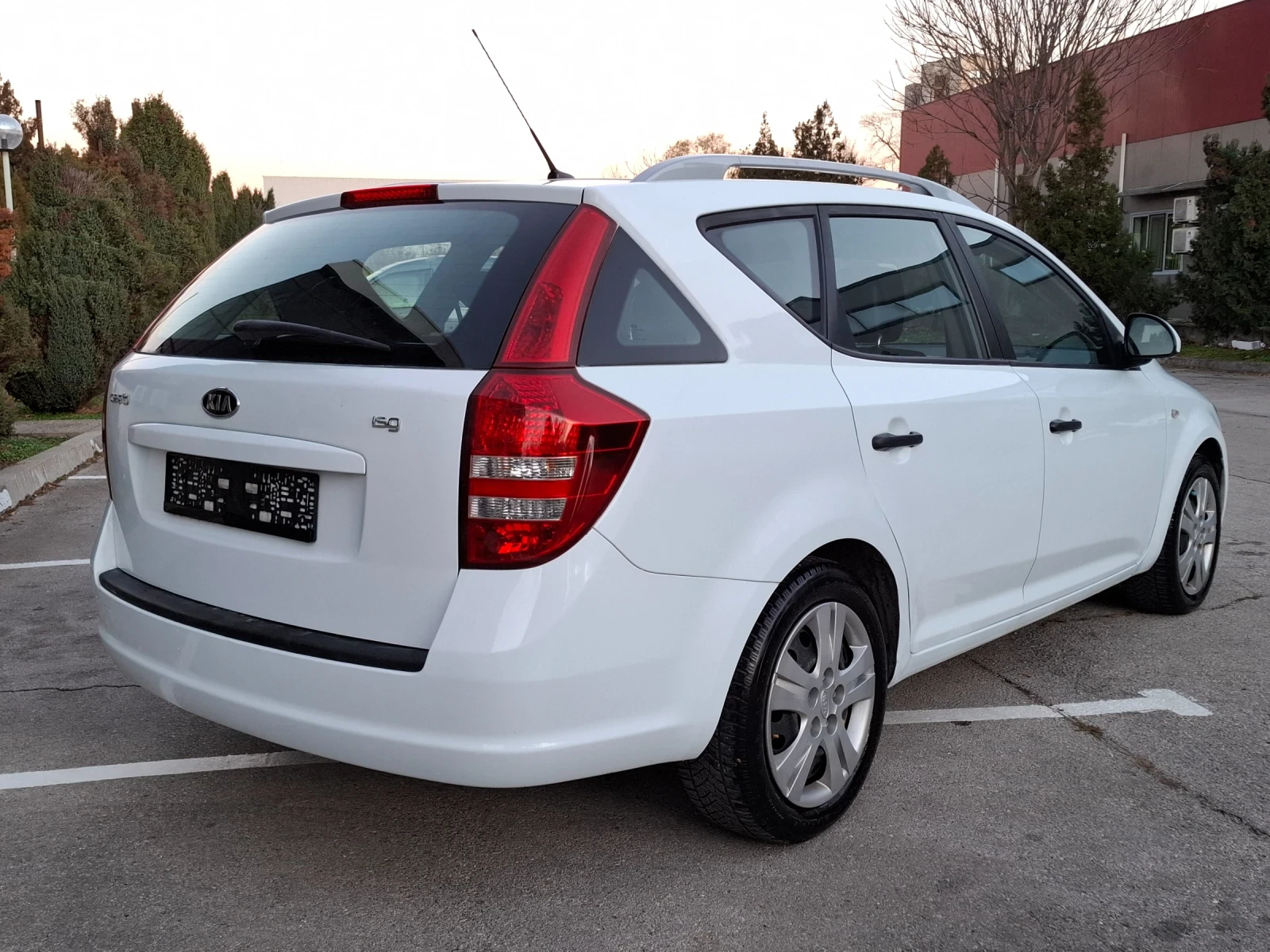 Kia Ceed 1.4i * КЛИМАТИК * EURO 4 *  - изображение 5